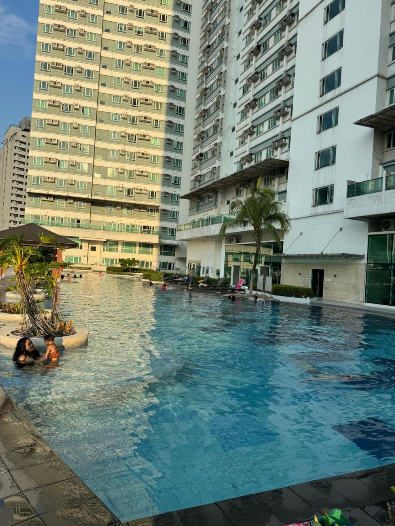 Beacon Makati Condo Free Pool Access Free Wifi 100Mbps & Free Netflix Manila Exteriör bild