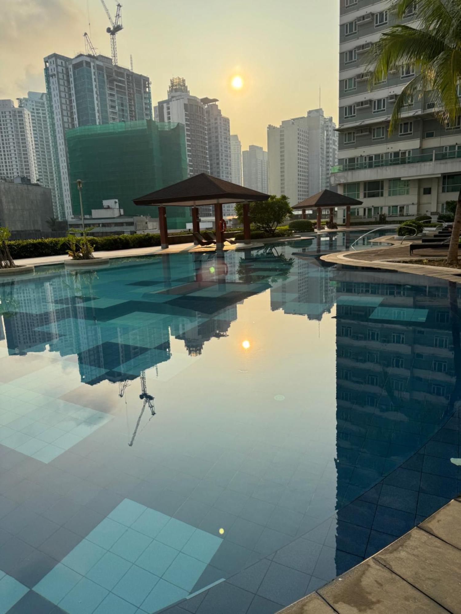 Beacon Makati Condo Free Pool Access Free Wifi 100Mbps & Free Netflix Manila Exteriör bild