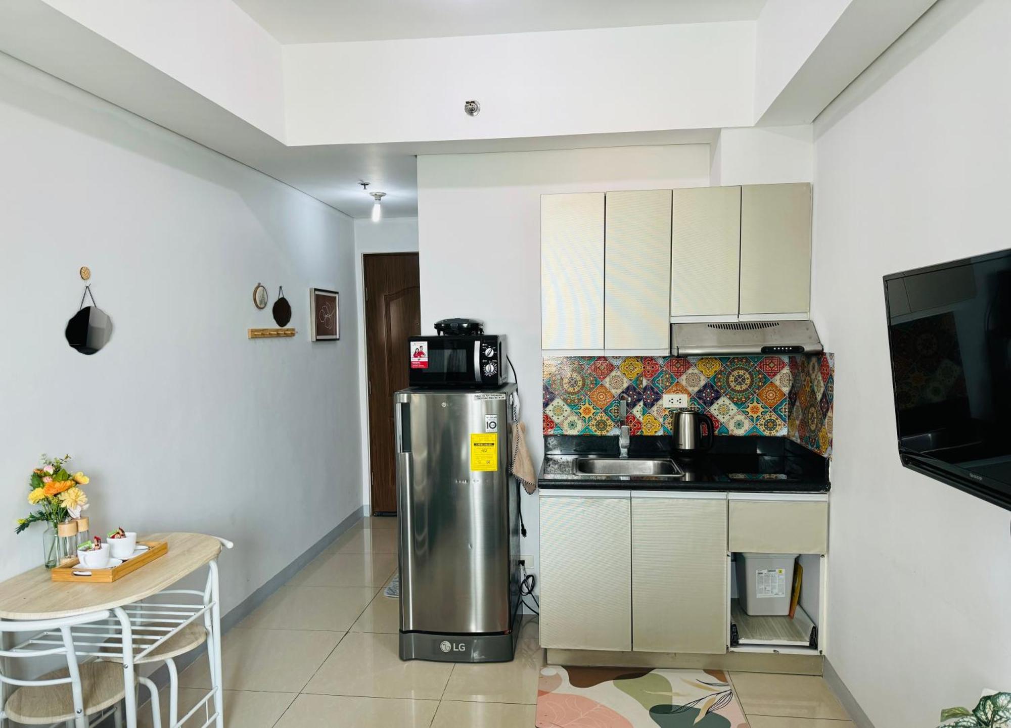 Beacon Makati Condo Free Pool Access Free Wifi 100Mbps & Free Netflix Manila Exteriör bild